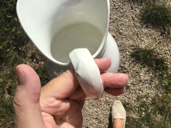 Ancien Broc pichet en faience blanche Keller et guerin luneville ht 22 cm