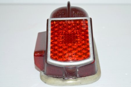 -ANCIEN CABOCHON DROIT FEU ARRIERE 2 CV AXO ANNEES 1960 sorti de garage bon état