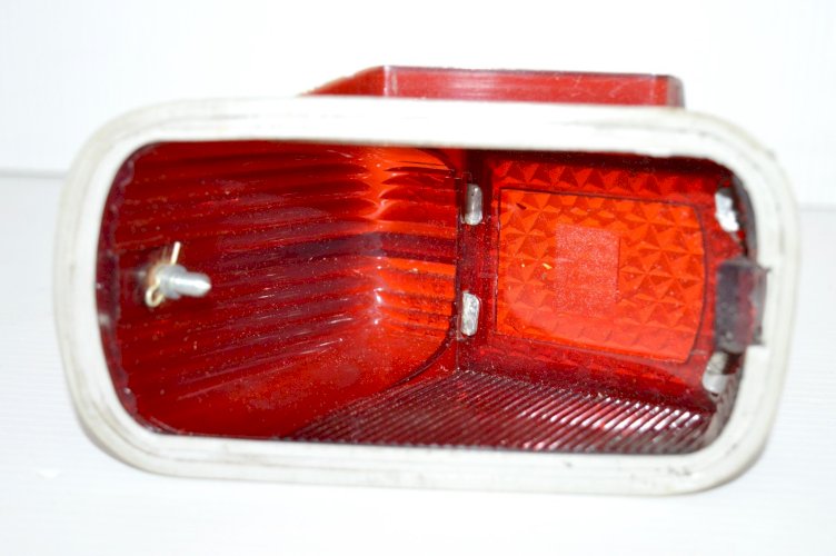 -ANCIEN CABOCHON DROIT FEU ARRIERE 2 CV AXO ANNEES 1960 sorti de garage bon état