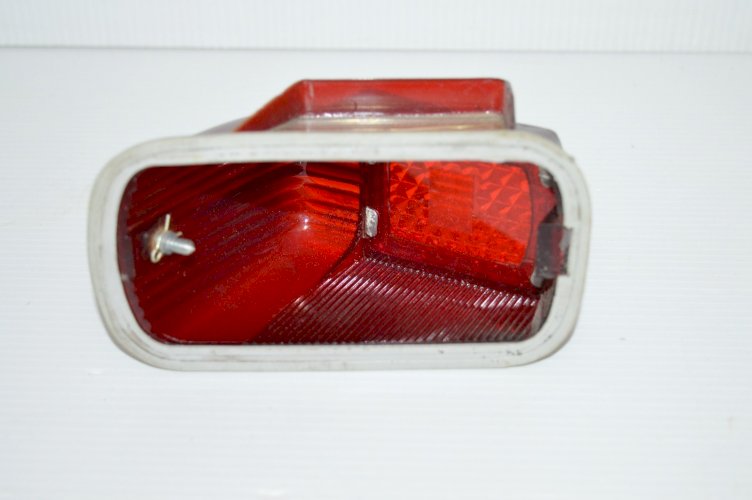 -ANCIEN CABOCHON DROIT FEU ARRIERE 2 CV AXO ANNEES 1960 sorti de garage bon état