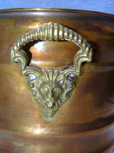 -ANCIEN CACHE POT CUIVRE POIGNEES LAITON TETES DE LION  déco XXe COLLECTION    D