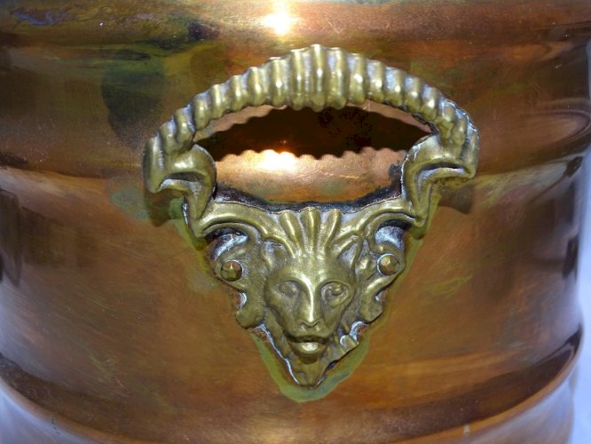 -ANCIEN CACHE POT CUIVRE POIGNEES LAITON TETES DE LION  déco XXe COLLECTION    D