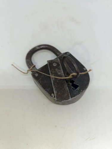 ancien cadenas en metal avec sa cle en bon etat