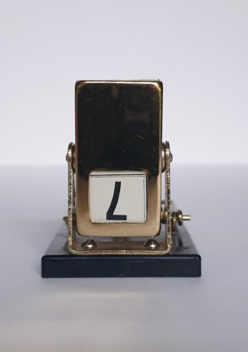 Ancien calendrier perpétuel à bascule tapette à souris