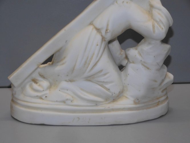 -ANCIEN CALVAIRE BISCUIT BLANC CHRIST PORTANT SA CROIX COLLECTION RELIGION   D