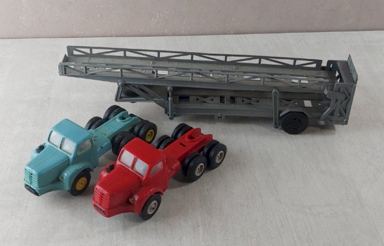 Ancien camion Berliet TBO remorque porte voiture, Norev, 1/43