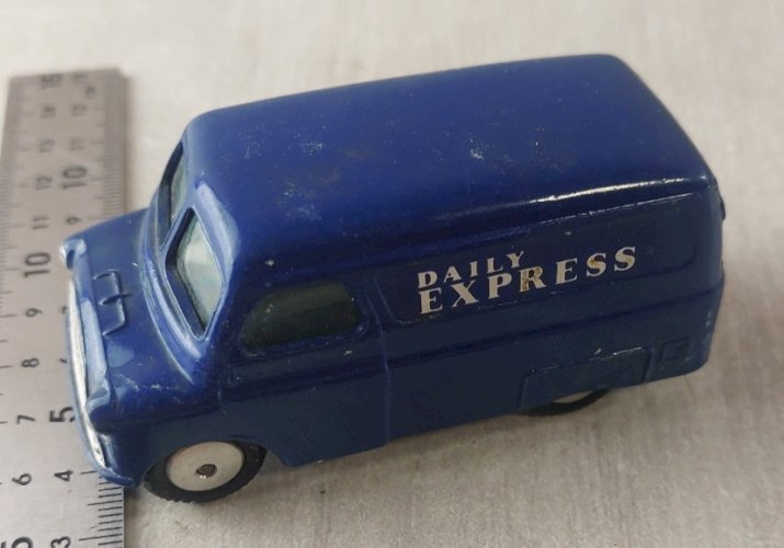 Ancien camion Daily Express, en tôle, Corgi Toys Bedford