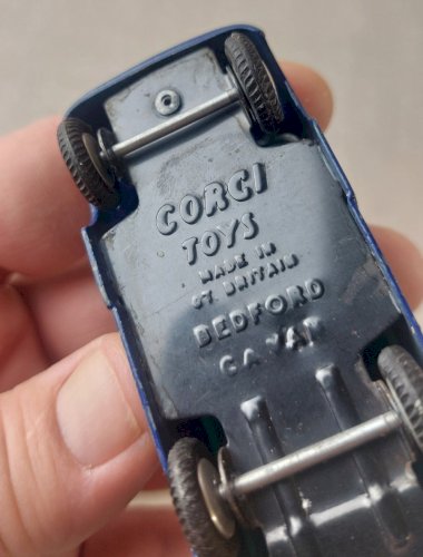 Ancien camion Daily Express, en tôle, Corgi Toys Bedford