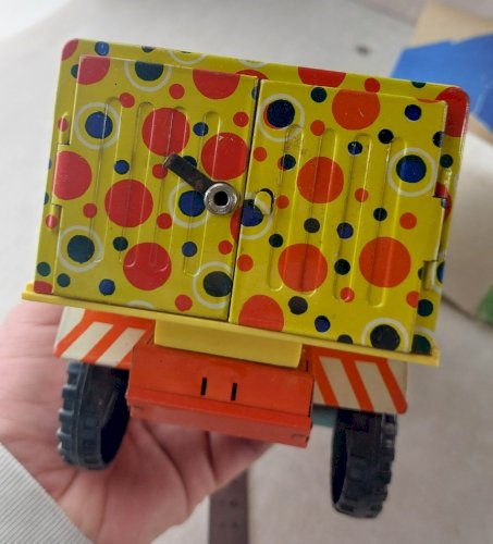 Ancien camion de cirque, en tôle et plastique, URSS