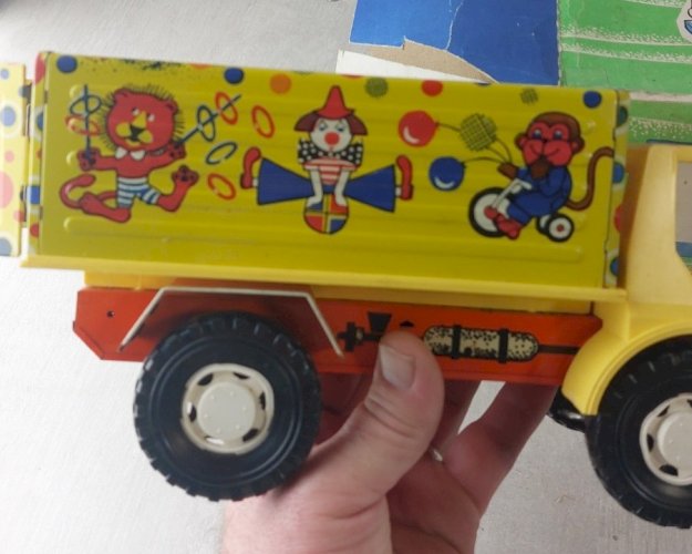 Ancien camion de cirque, en tôle et plastique, URSS