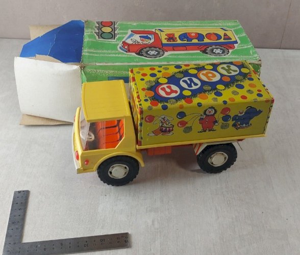Ancien camion de cirque, en tôle et plastique, URSS