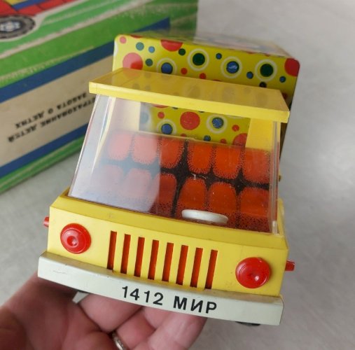 Ancien camion de cirque, en tôle et plastique, URSS