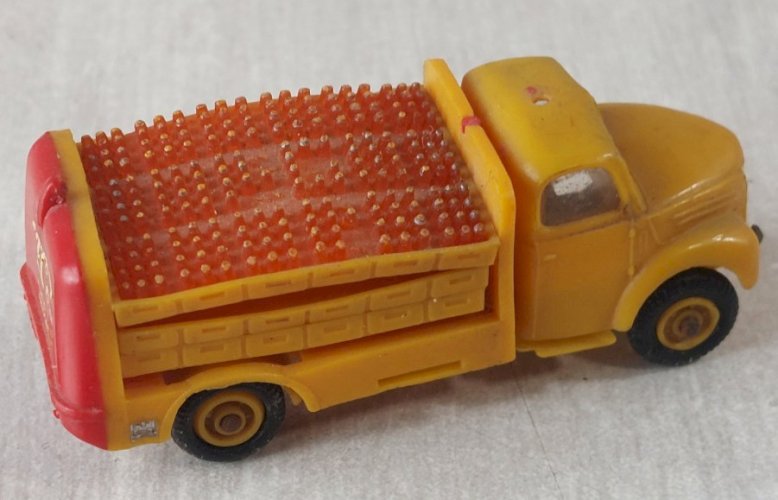 Ancien camion Ebro, plateau à boisson, Coca Cola, Anguplas ^