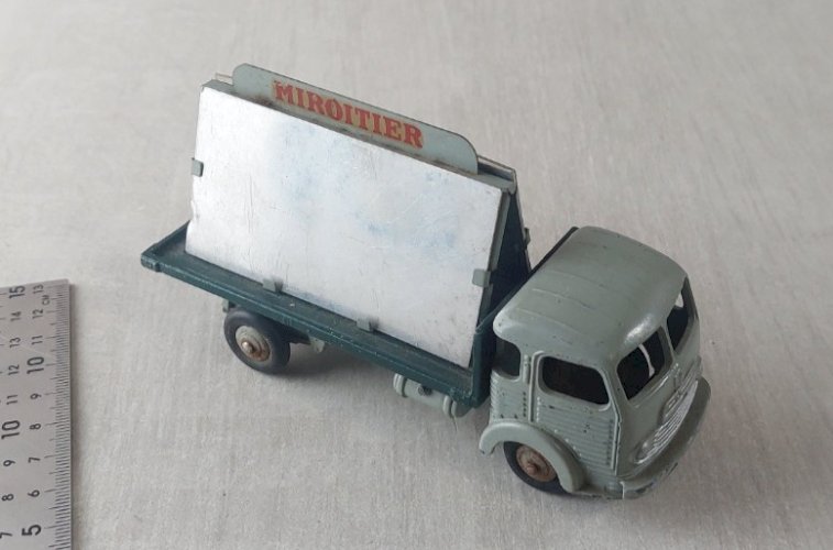 Ancien camion miroitier en tôle, Simca Cargo, Dinky Toys