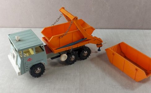 Ancien camion multi bennes basculantes / Bernard, Faun, Gama