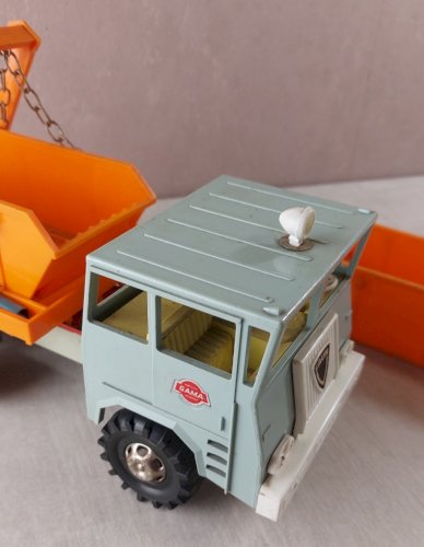 Ancien camion multi bennes basculantes / Bernard, Faun, Gama