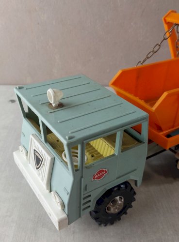 Ancien camion multi bennes basculantes / Bernard, Faun, Gama