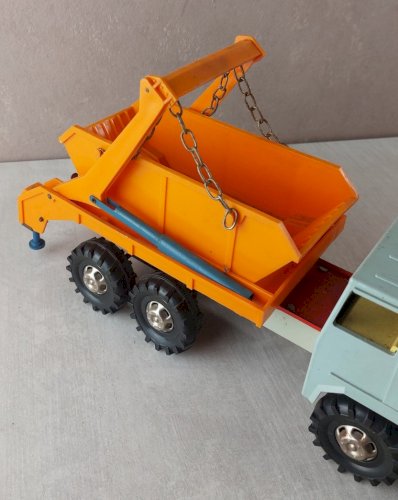 Ancien camion multi bennes basculantes / Bernard, Faun, Gama