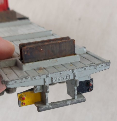 Ancien camion Saviem, Sinpar, porte fer rouge, Dinky Toys ^