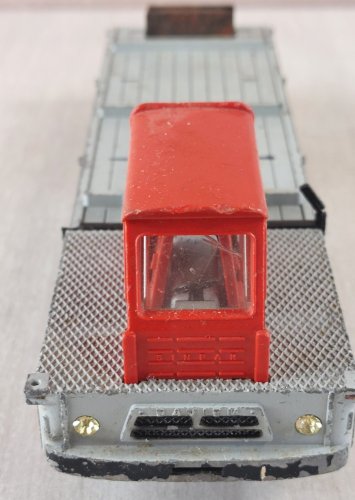 Ancien camion Saviem, Sinpar, porte fer rouge, Dinky Toys ^