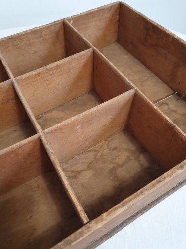 Ancien casier en bois / présentoir artisanal
