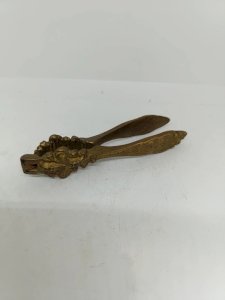 ancien casse noix en bronze en bon etat