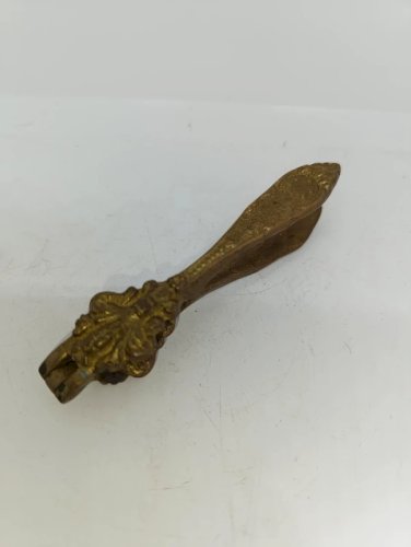 ancien casse noix en bronze en bon etat