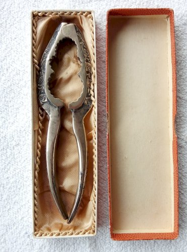 Ancien Casse Noix Métal Argenté Art Nouveau Old  silver metal nutcracker