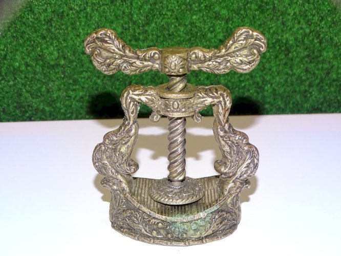 -ANCIEN CASSE NOIX NOISETTE REGULE ou ZAMAC Made in France COLLECTION VITRINE  D