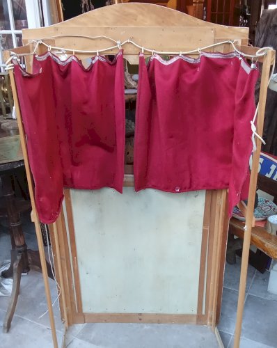 Ancien castelet théâtre marionnettes  Guignol Jouet ancien La Belle Et Clochard