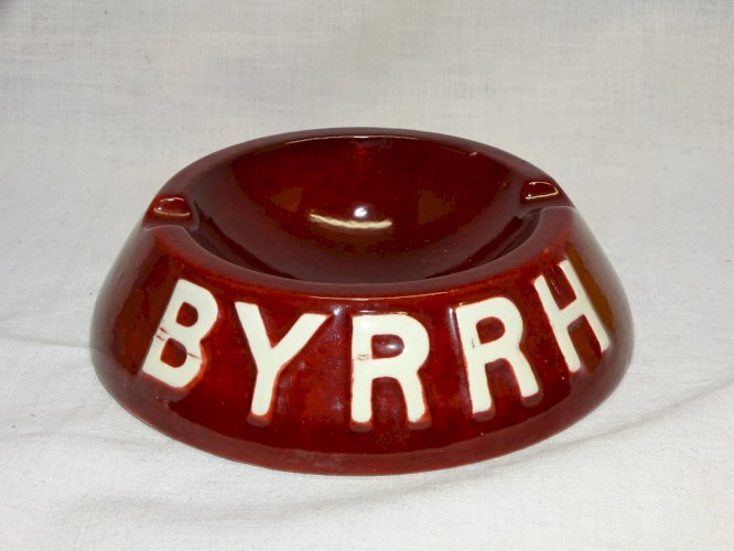 - ANCIEN CENDRIER BYRRH CERAMIQUE ROUGE  ANNEES 50/60 COLLECTION BISTROT   D