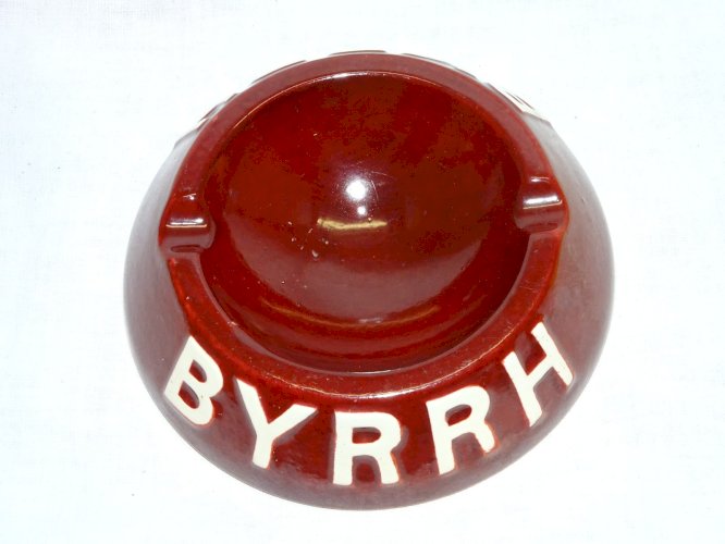 - ANCIEN CENDRIER BYRRH CERAMIQUE ROUGE  ANNEES 50/60 COLLECTION BISTROT   D