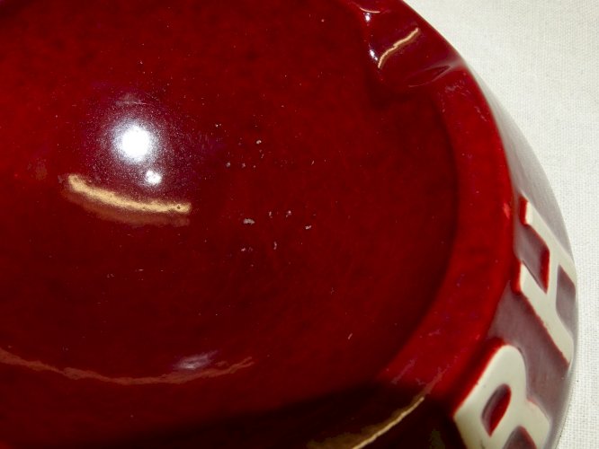 - ANCIEN CENDRIER BYRRH CERAMIQUE ROUGE  ANNEES 50/60 COLLECTION BISTROT   D