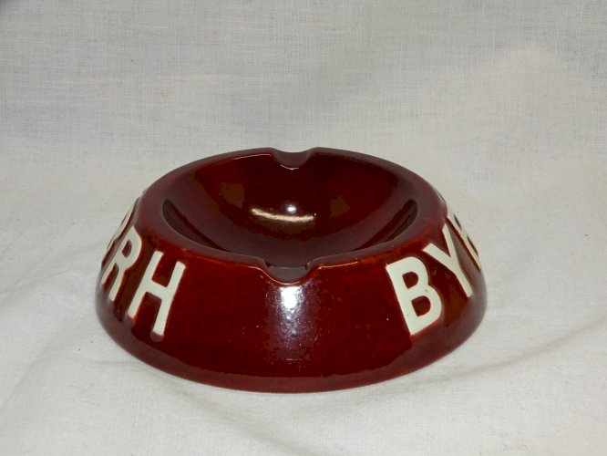 - ANCIEN CENDRIER BYRRH CERAMIQUE ROUGE  ANNEES 50/60 COLLECTION BISTROT   D