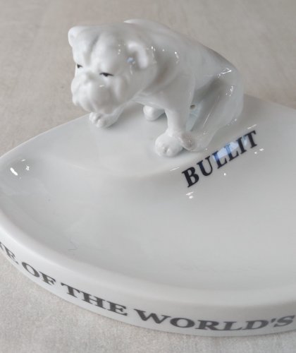 Ancien cendrier publicitaire en porcelaine, décor bulldog, Whisky Bullit