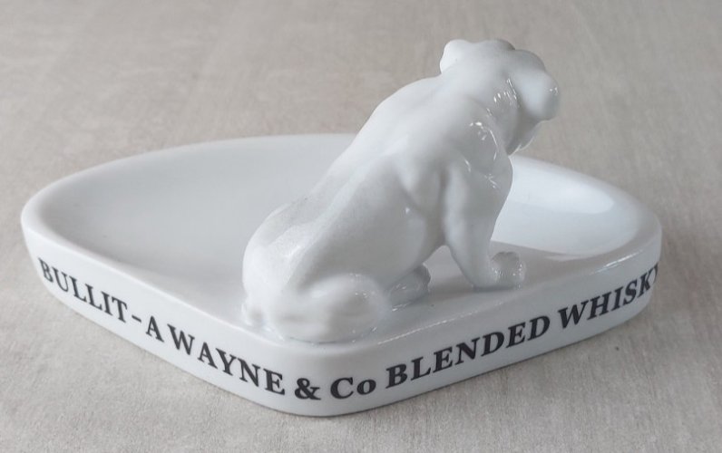 Ancien cendrier publicitaire en porcelaine, décor bulldog, Whisky Bullit
