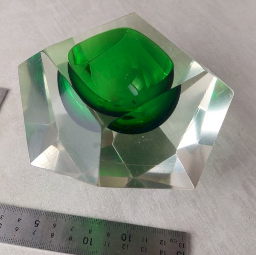 Ancien cendrier, verre de Murano, vert, forme diamant, Sommerso, Flavio Poli