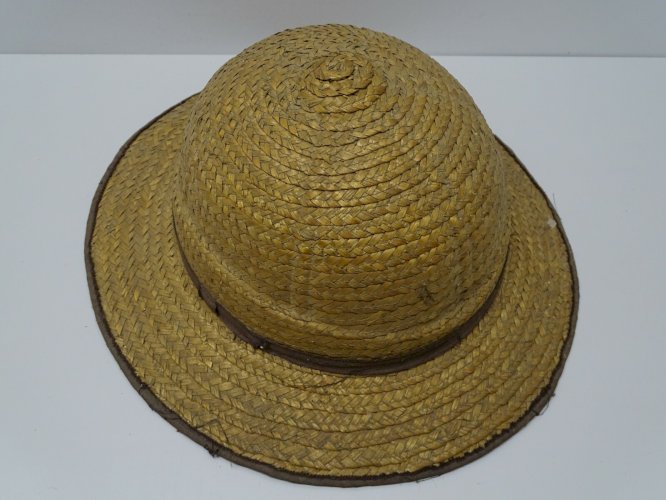 -ANCIEN CHAPEAU TYPE COLONIAL en PAILLE très très Fine Le MODERN CASQUE