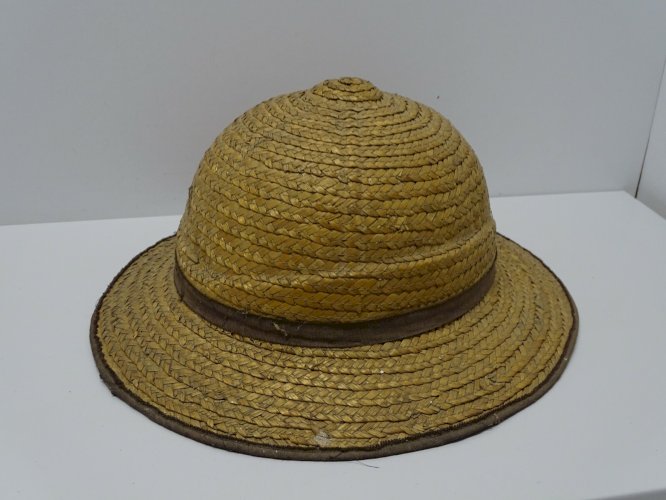 -ANCIEN CHAPEAU TYPE COLONIAL en PAILLE très très Fine Le MODERN CASQUE