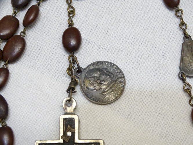 -ANCIEN CHAPELET CROIX RELIQUAIRE AVEC TERRE DES CATACOMBES ROMA JESUS   D