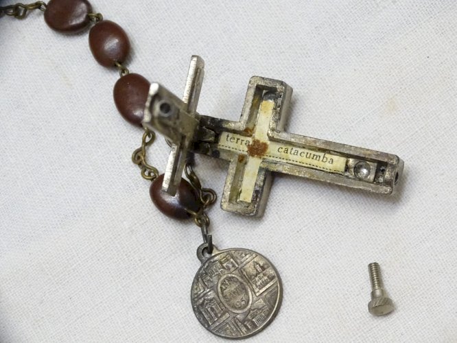 -ANCIEN CHAPELET CROIX RELIQUAIRE AVEC TERRE DES CATACOMBES ROMA JESUS   D
