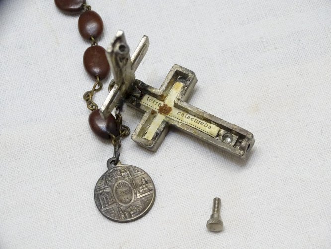 -ANCIEN CHAPELET CROIX RELIQUAIRE AVEC TERRE DES CATACOMBES ROMA JESUS   D