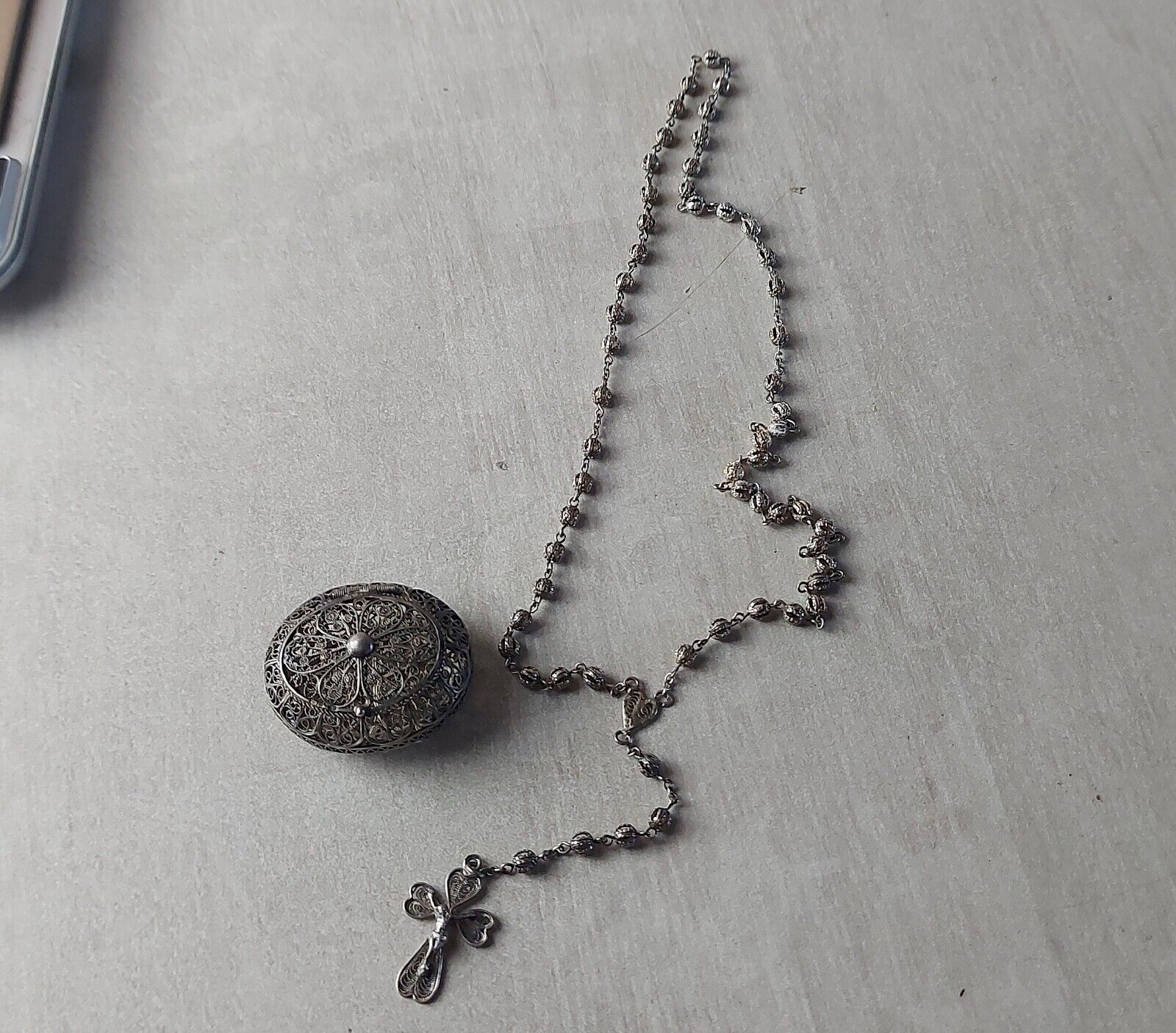 Ancien Chapelet en perle blanche et métal - Label Emmaüs