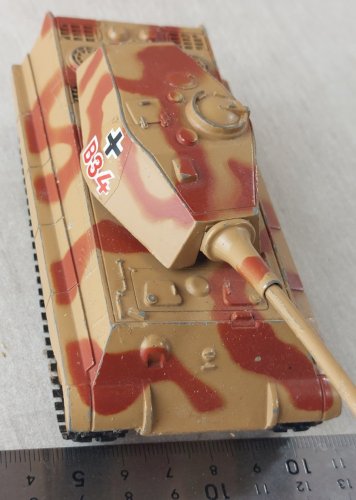 Ancien char, B34, King Tiger, German Heavy Tank, Corgi Toys ^