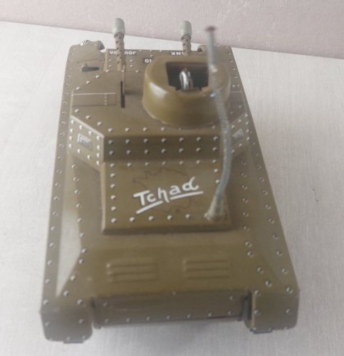 Ancien char / tank, en tôle lithographié, Tchad, Joustra