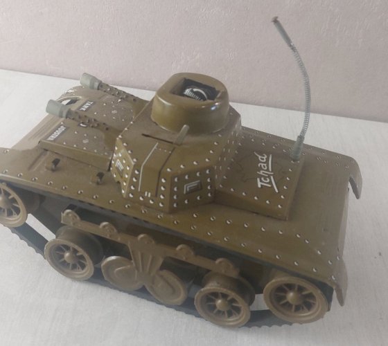 Ancien char / tank, en tôle lithographié, Tchad, Joustra