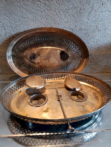 ancien chauffe plat a deux bougies en metal argente en bon etat