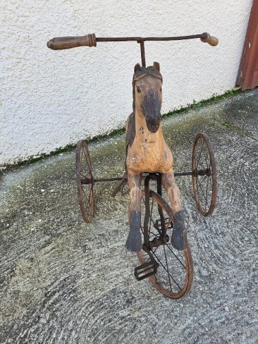 ANCIEN CHEVAL A PEDALES TRICYCLE JOUET REF JE