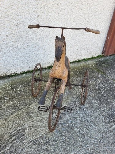 ANCIEN CHEVAL A PEDALES TRICYCLE JOUET REF JE