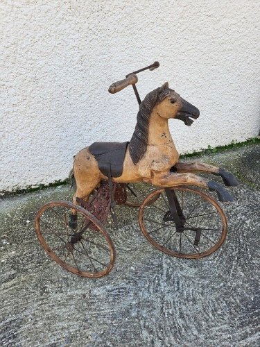 ANCIEN CHEVAL A PEDALES TRICYCLE JOUET REF JE
